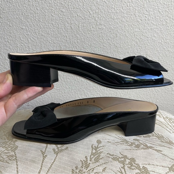 Salvatore Ferragamo Patent Leather Bow Open-toe Slides 8B - Picture 3 of 9